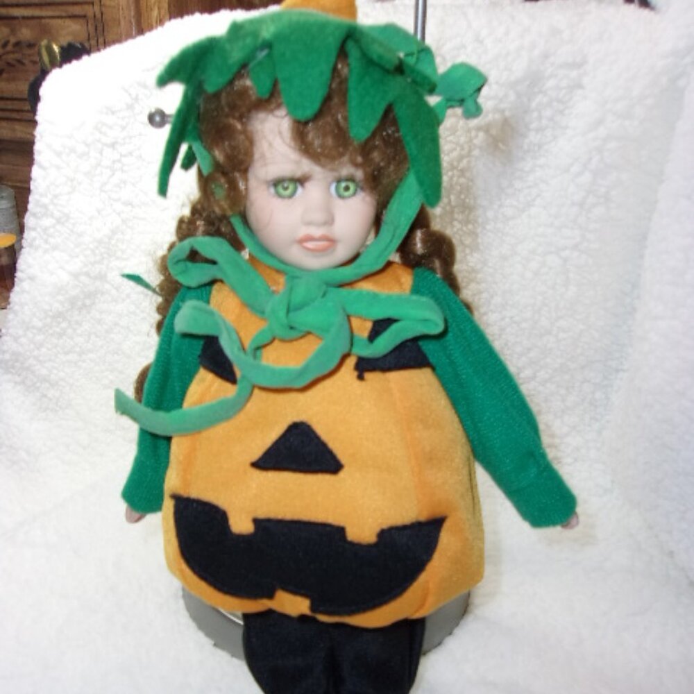 H-497 HAMILTON COLLECTION LIL PUMPKIN PORCELAIN HALLOWEEN DOLL